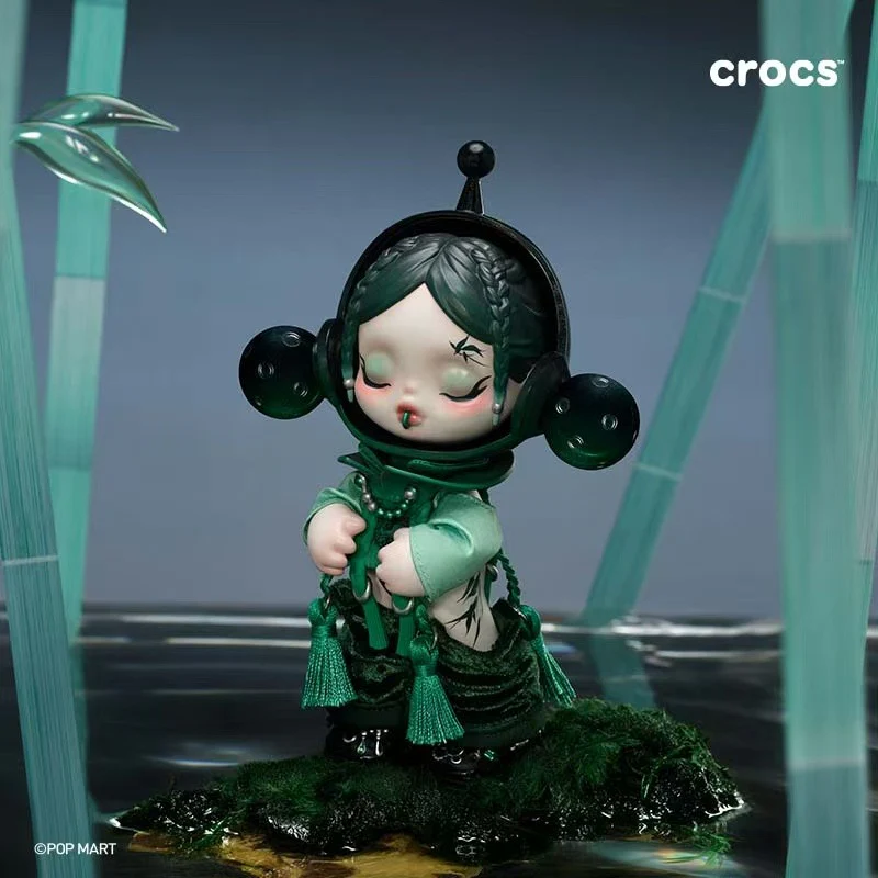 Skullpanda x CROCS OOTD Figure - Image 3